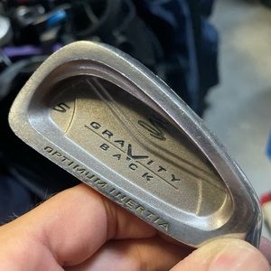 womans iron n5 cobra in RH
Graphite shaft in ladies flex